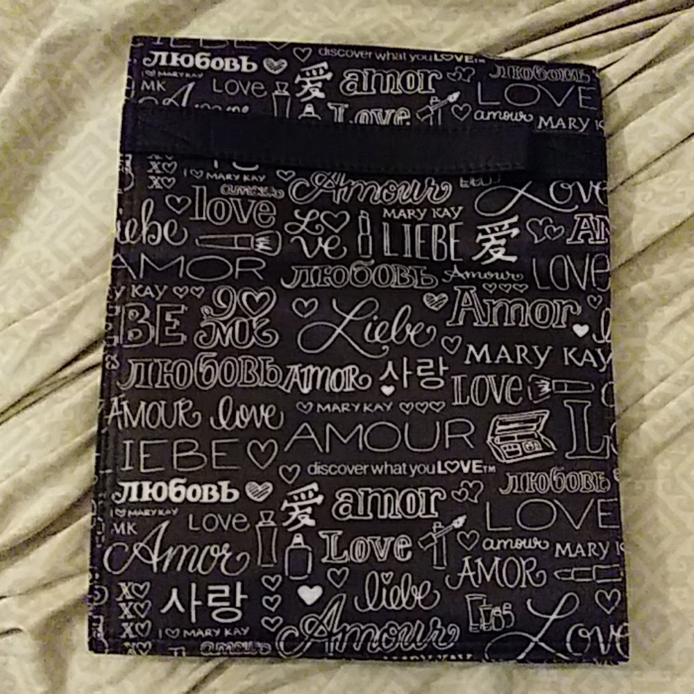 Travel makeup bag